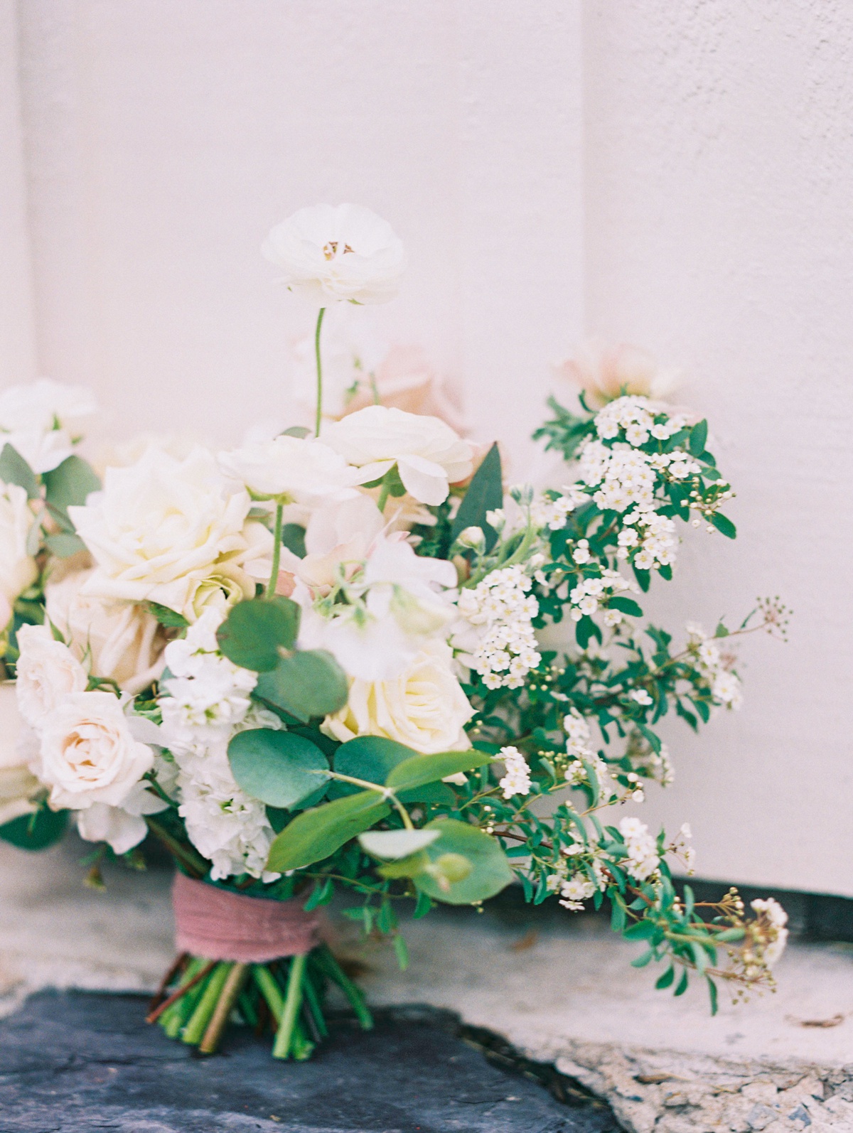 White and lush greenery florals | Bridal bouquet inspiration