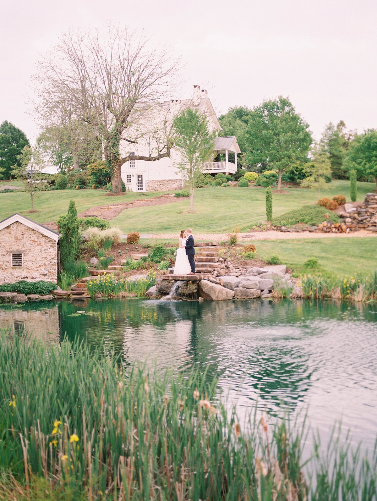 Glen Ellen Farm lakeside garden wedding venue | Shot by light and airy Wedding Photographer, Mandy Ford