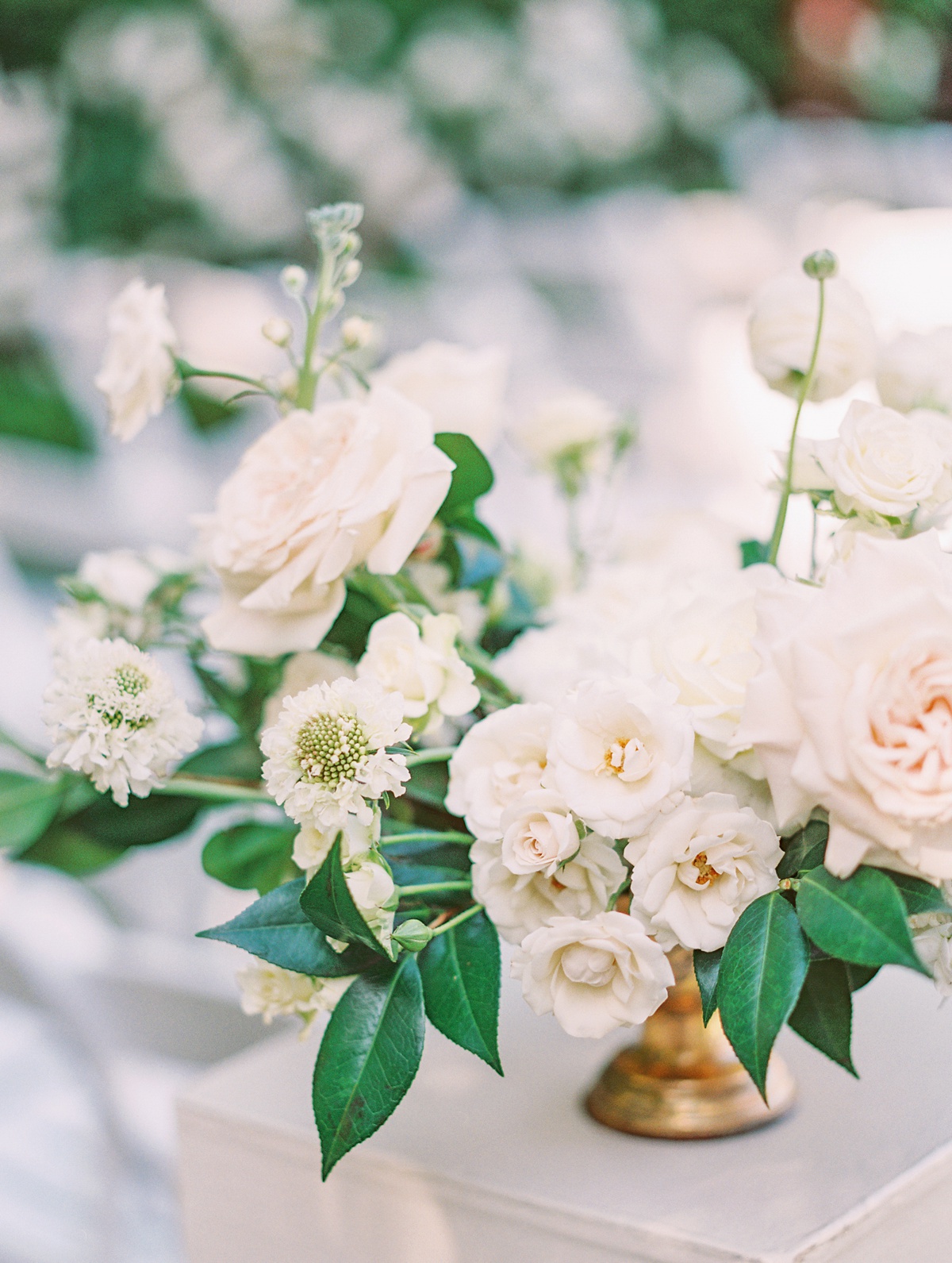 White flowers and greenery table piece | Wedding decor ideas