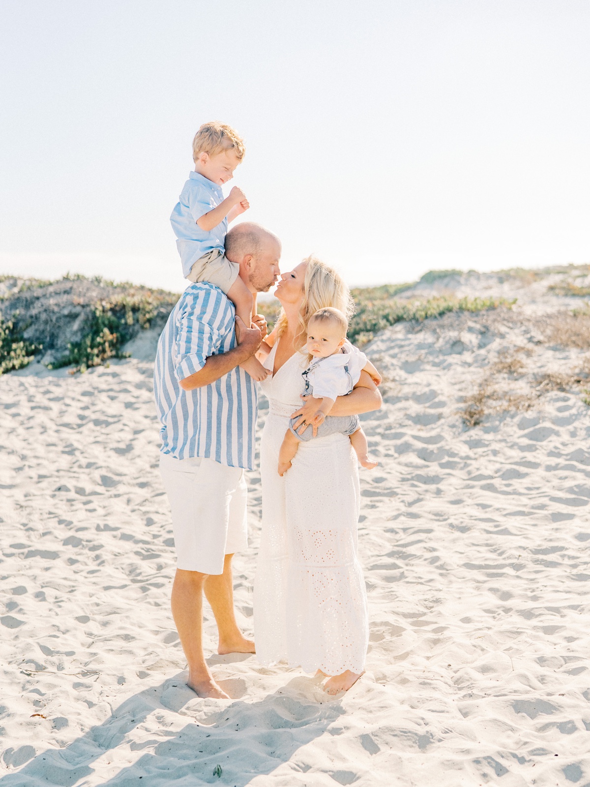 Outfit inspiration for beach family photos